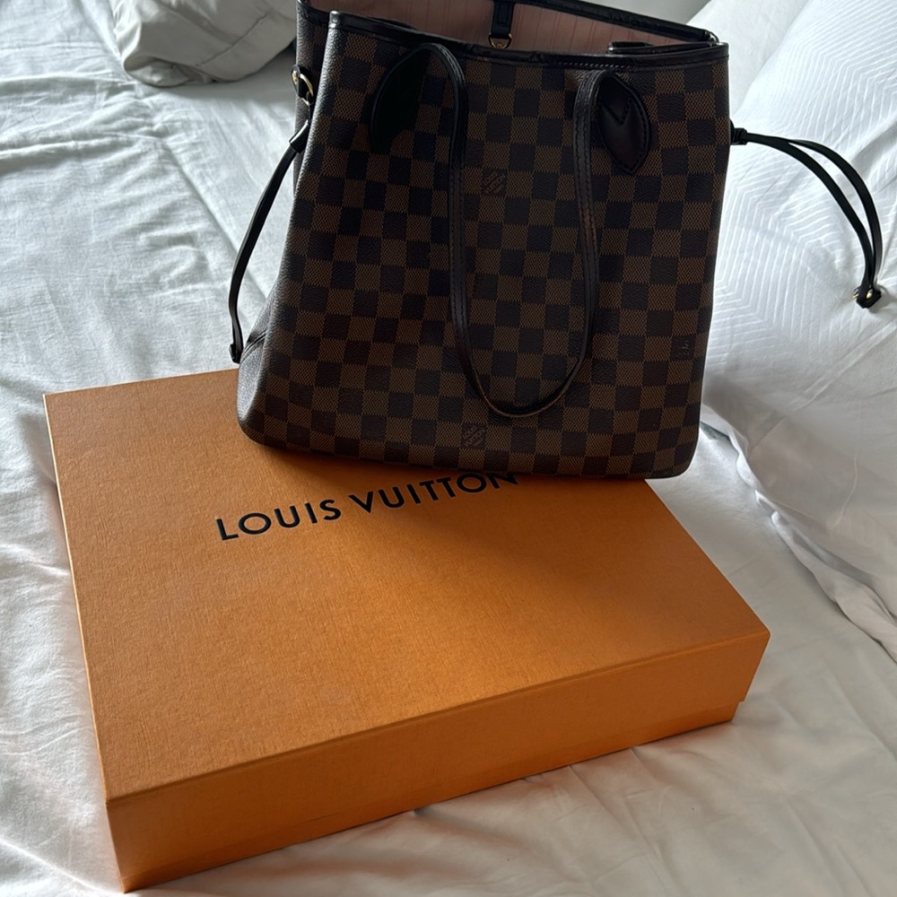 Louise Vuitton MM Neverful